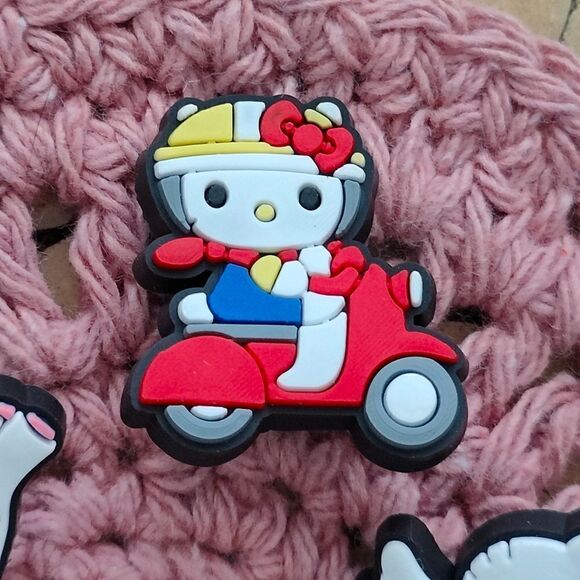 Sanrio Hello Kitty Outing 5 PC Croc Charm Set - Picture 5 of 7